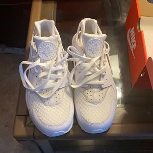 Nike Air Hurricane Size 10 White